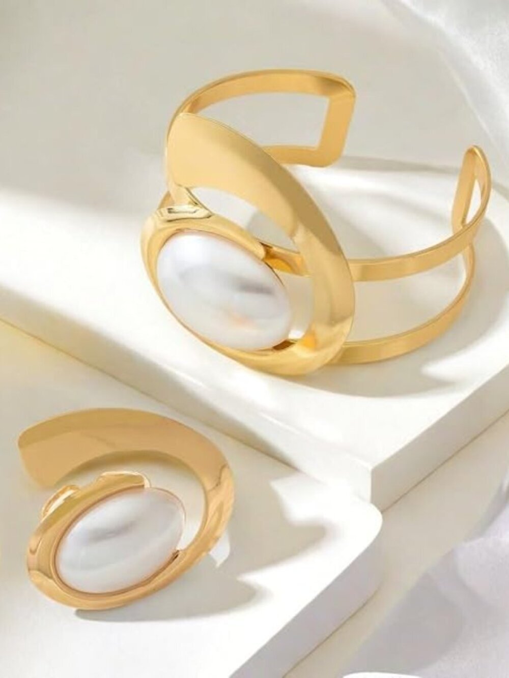 Women Trendy Oval White Acrylic Bracelet Ring Set - Picture 5 of 5